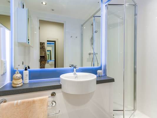 Classic En Suite 6 share room type